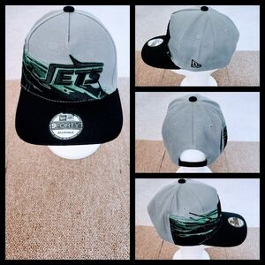 NEW YORK JETS NFL FOOTBALL SNAPBACK HAT.